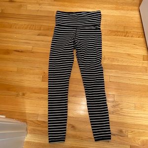 ATHLETICA XS LEGGINGS BLACK AND WHITE